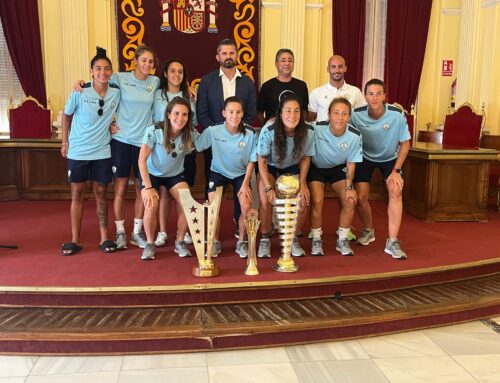 Fernández Bonnemaison recibe al CD Higicontrol tras proclamarse campeón de la Supercopa de España y la Copa Federación de Fútbol Playa